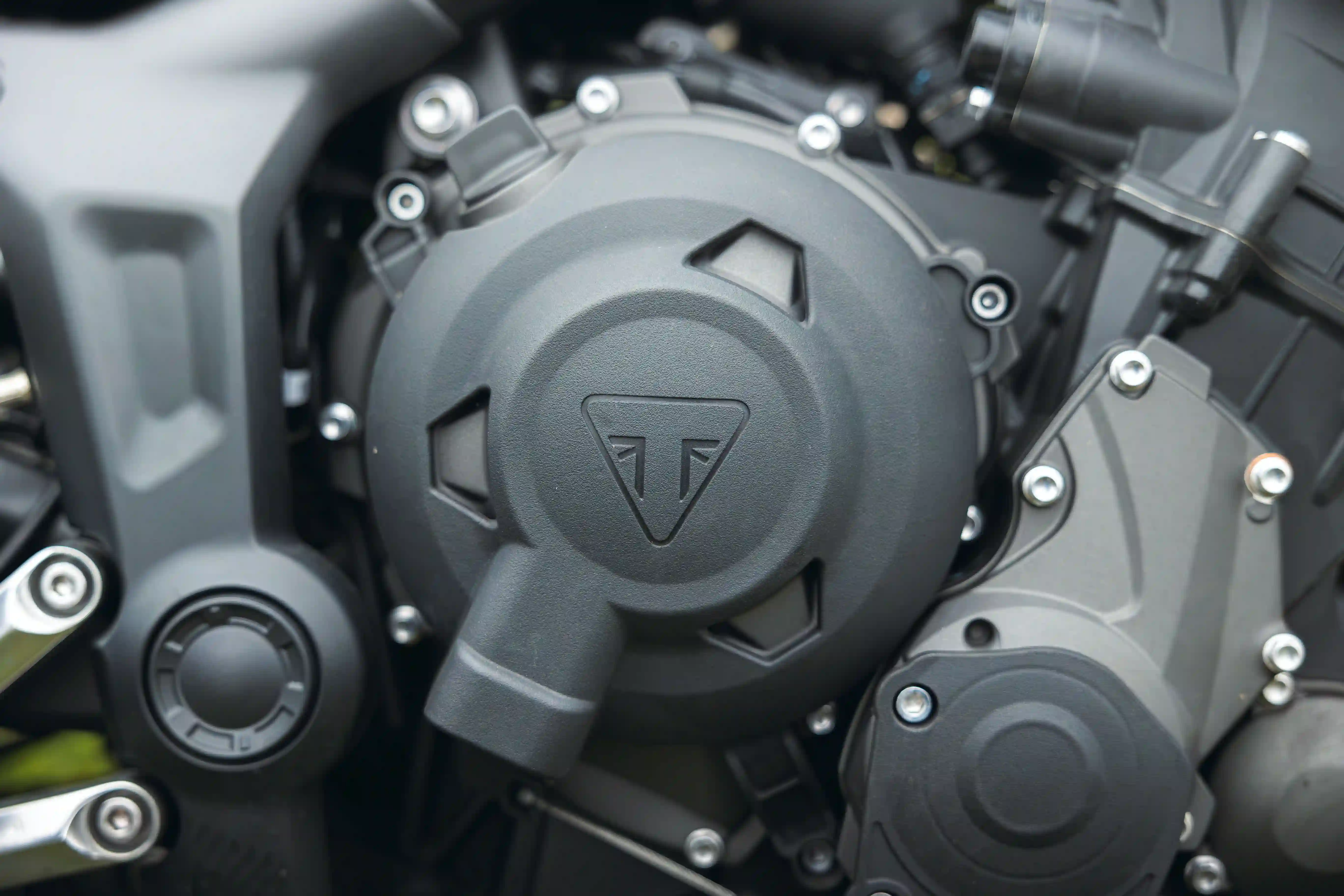 Image 3 d'un shooting moto avec Cyriac du photographe Nathan Maurer.