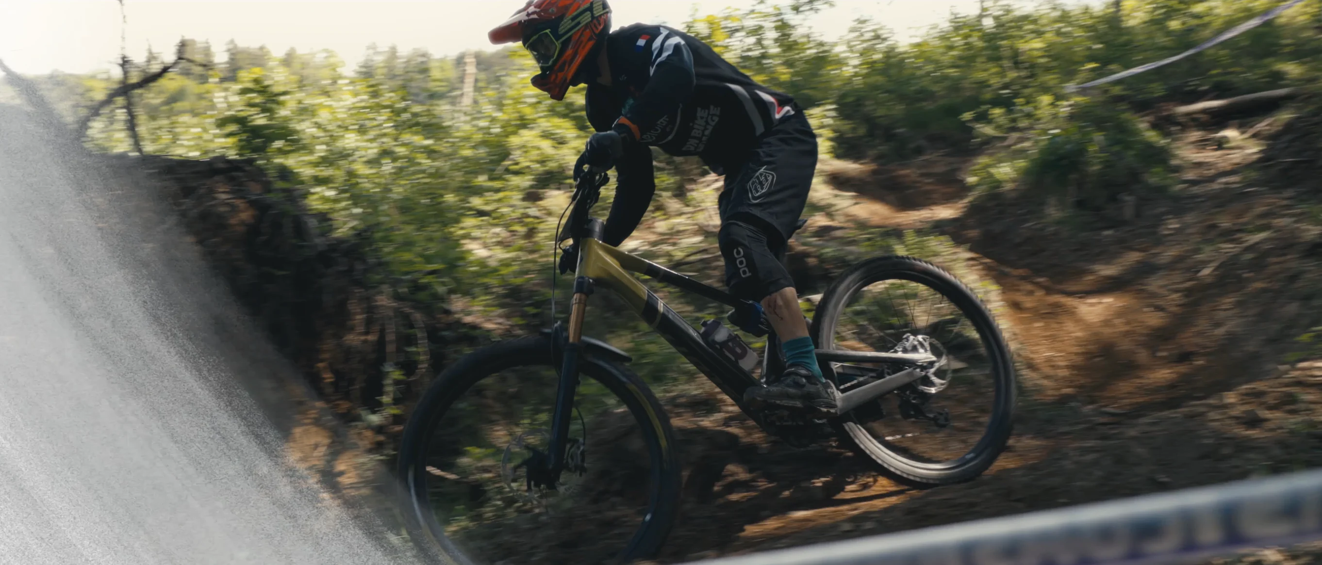 Image d'un cycliste illustrant le service Teaser Vidéo de Nathan Maurer.